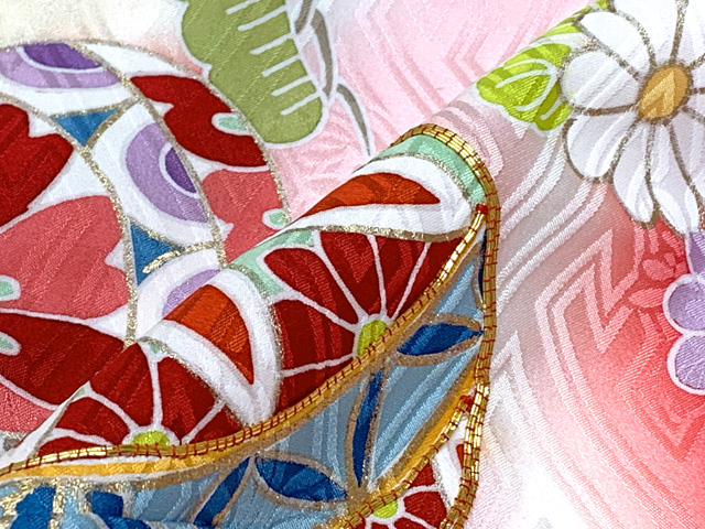 七五三 7歳 女の子用 正絹 絵羽付け 手描 金駒刺繍 四つ身の着物【赤