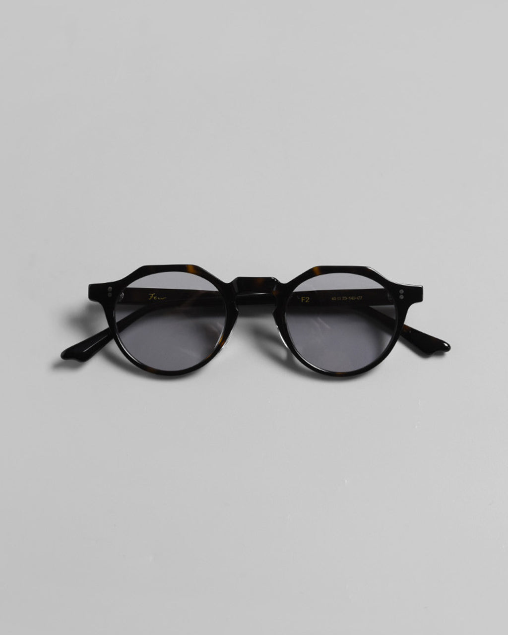 NEW. Few by フューバイニュー クラウンパント型 サングラス カラー