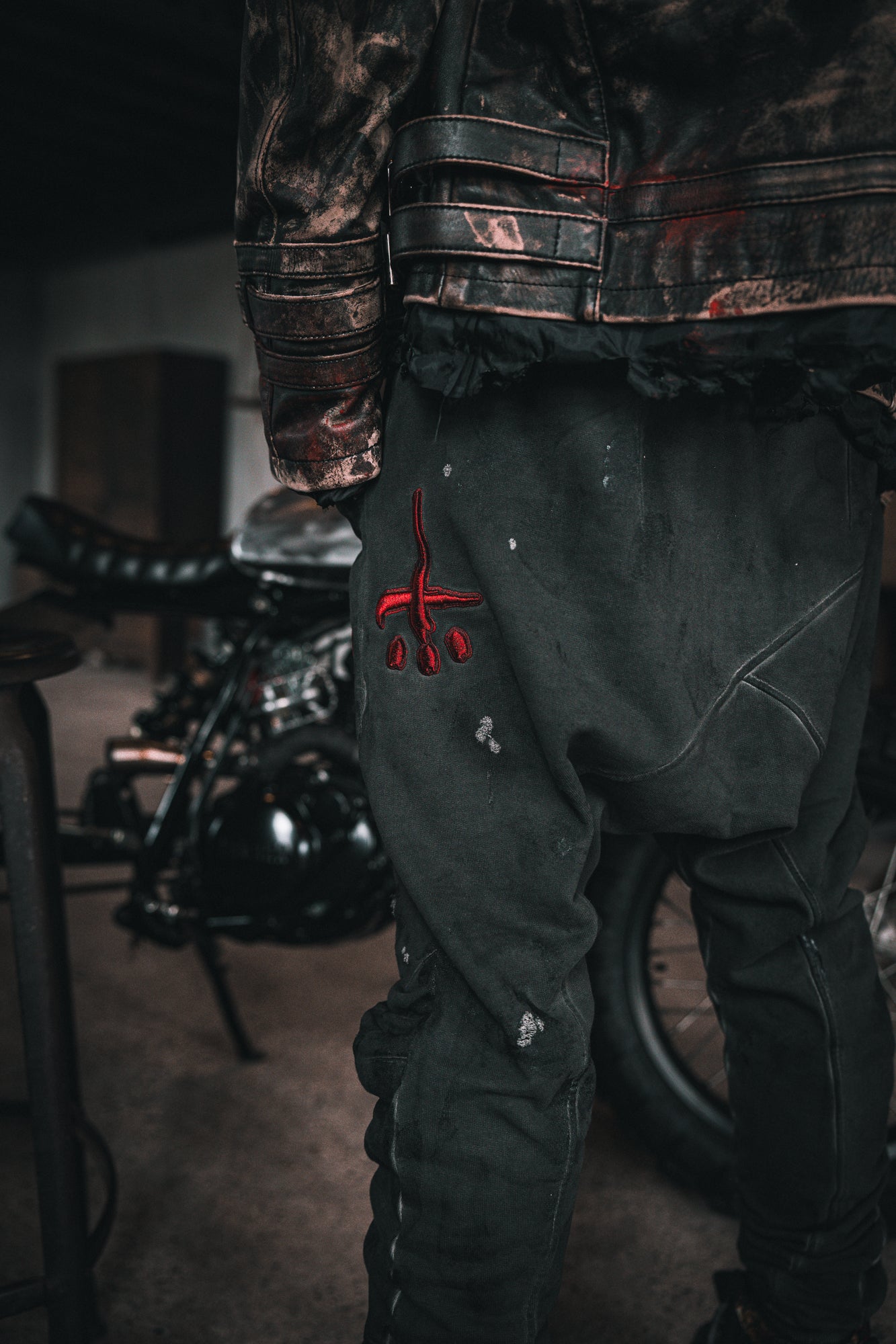 Damaged Usual Pants '24