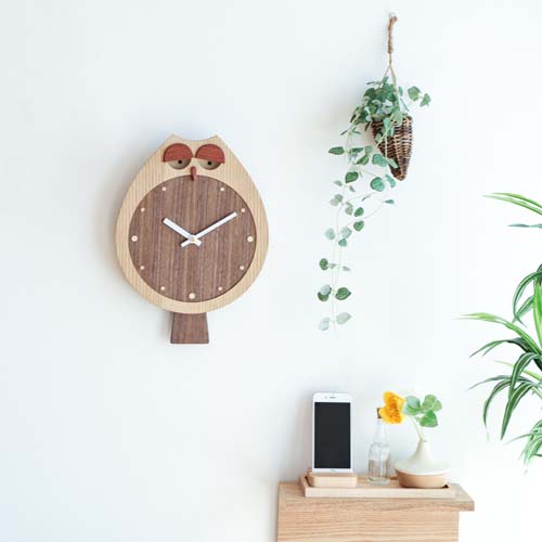 粉雪小僧】RHYTHM 木製クォーツ掛時計 動物装飾付き 楽天市場