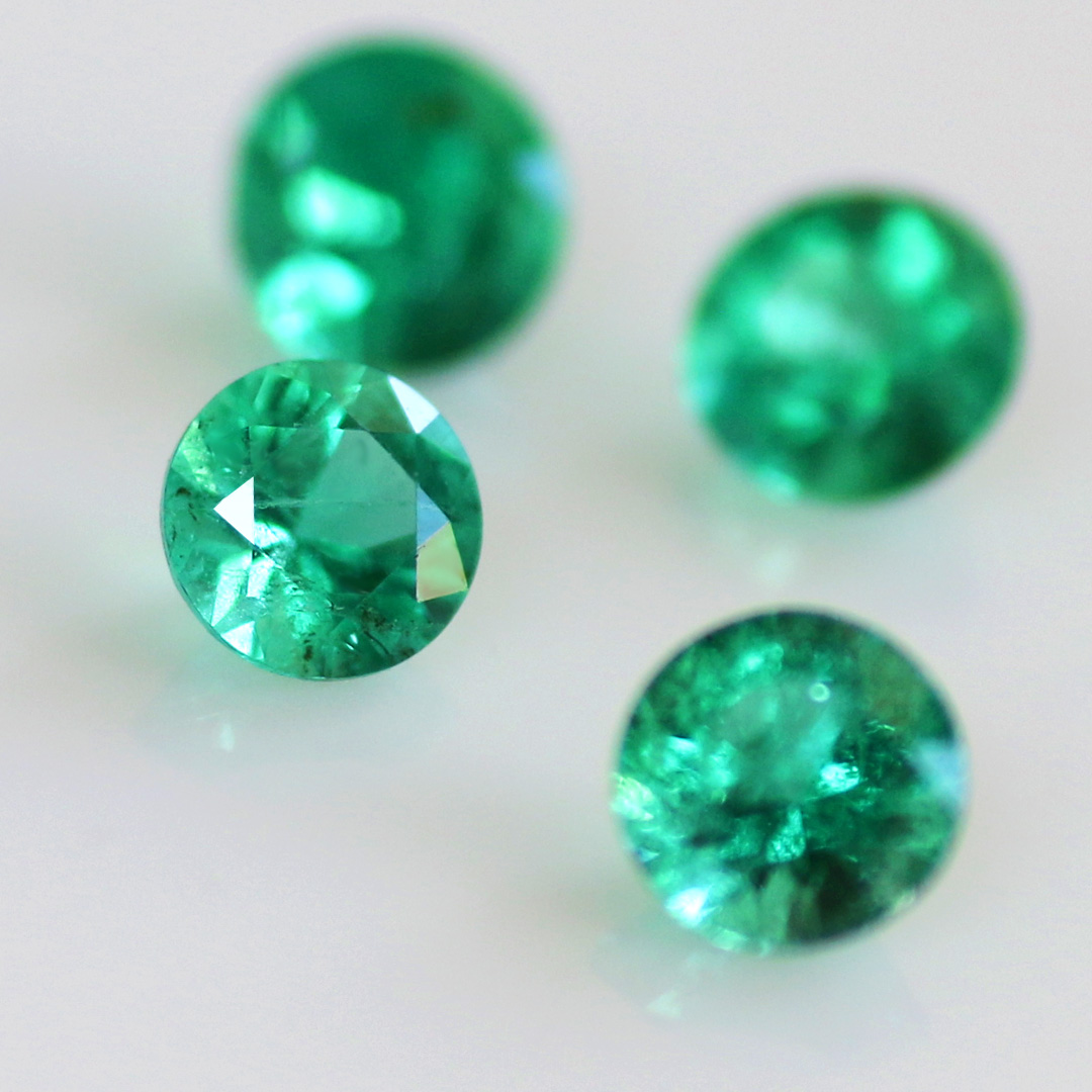 ビズー公式】エメラルド ダイヤモンド PT K18(18金) ネックレス