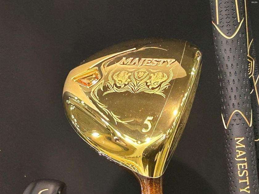 マジか!? 2750万円のゴルフクラブセットって何だ!? こんなの打てません