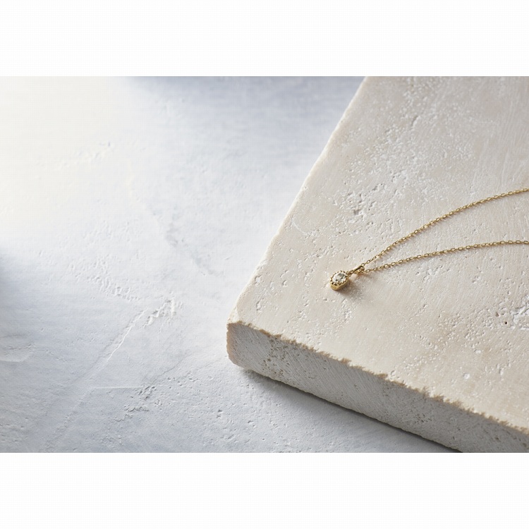 ヴイエーヴァンドーム青山 ホワイトトパーズ ネックレス