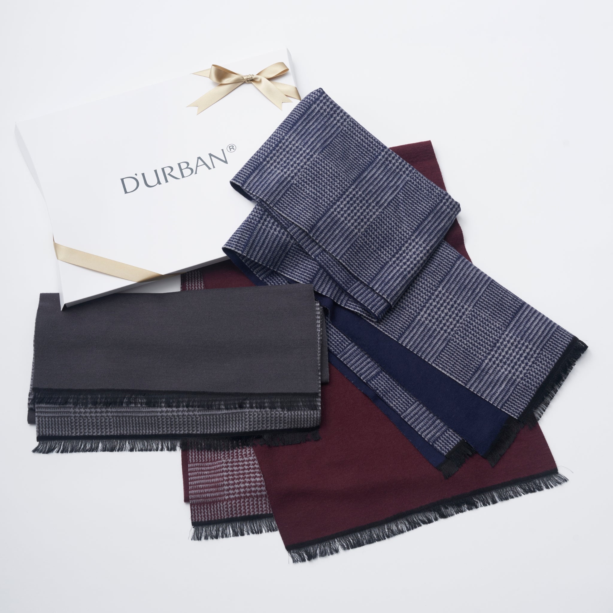 品格のあるスーツスタイルを好む男性に贈るマフラーをお探しなら