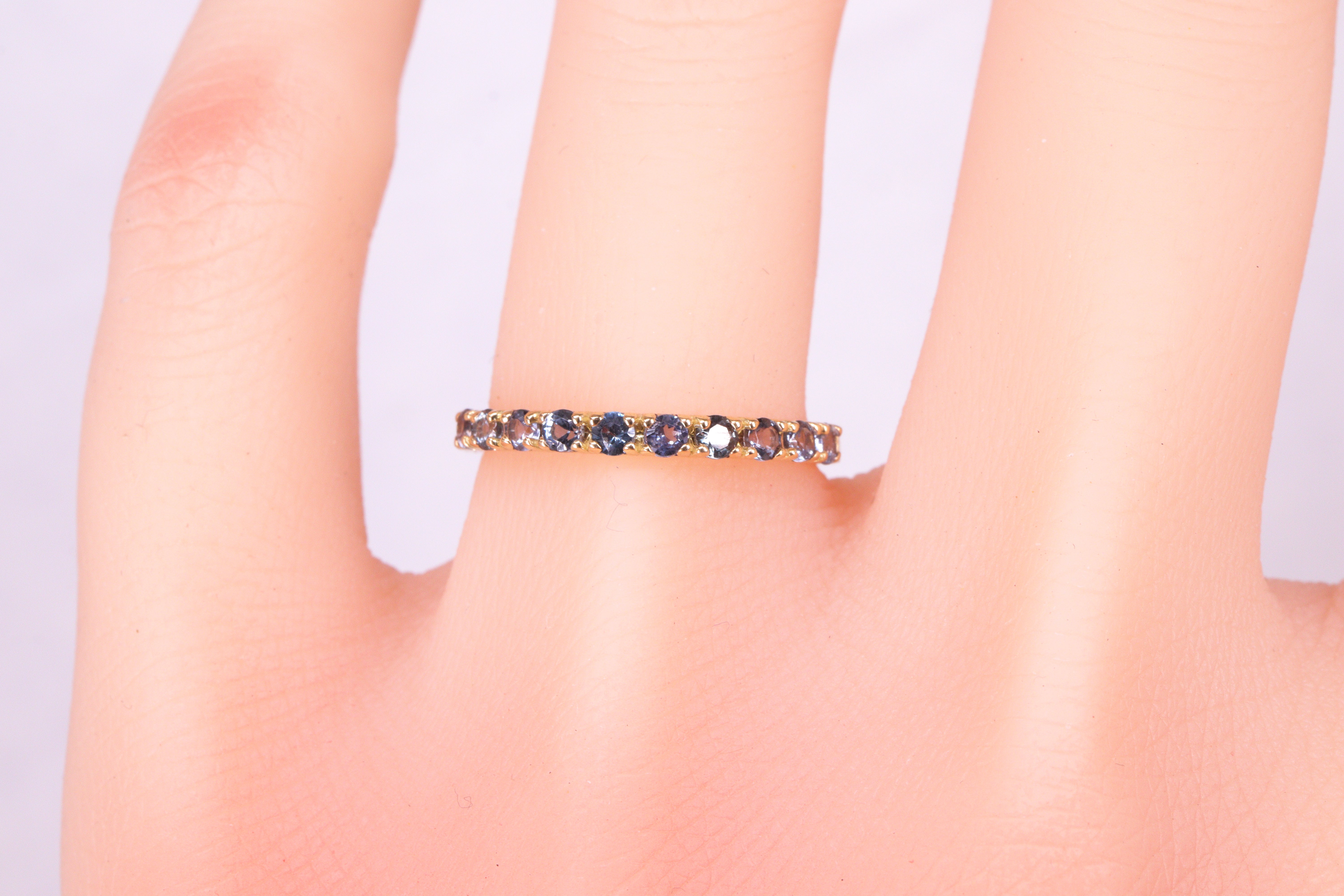 カラーチェンジガーネット K18YG エタニティリング 4本爪タイプ