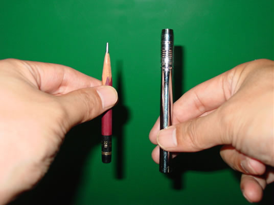 デッサンでの鉛筆の削り方 | 鉛筆デッサンの描画材