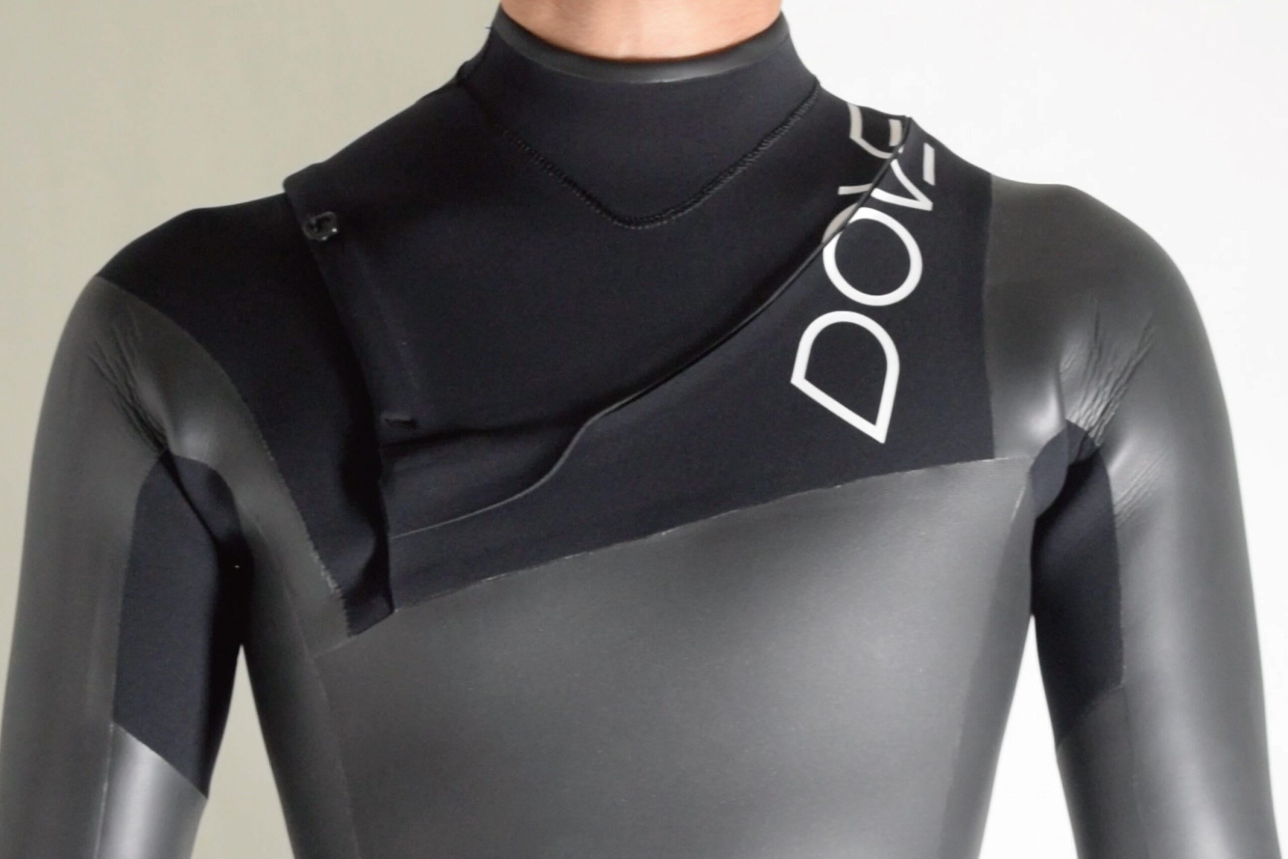 ZIP system「HALF CHEST ZIP」の紹介 | 国産高級ウェットスーツのDOVE