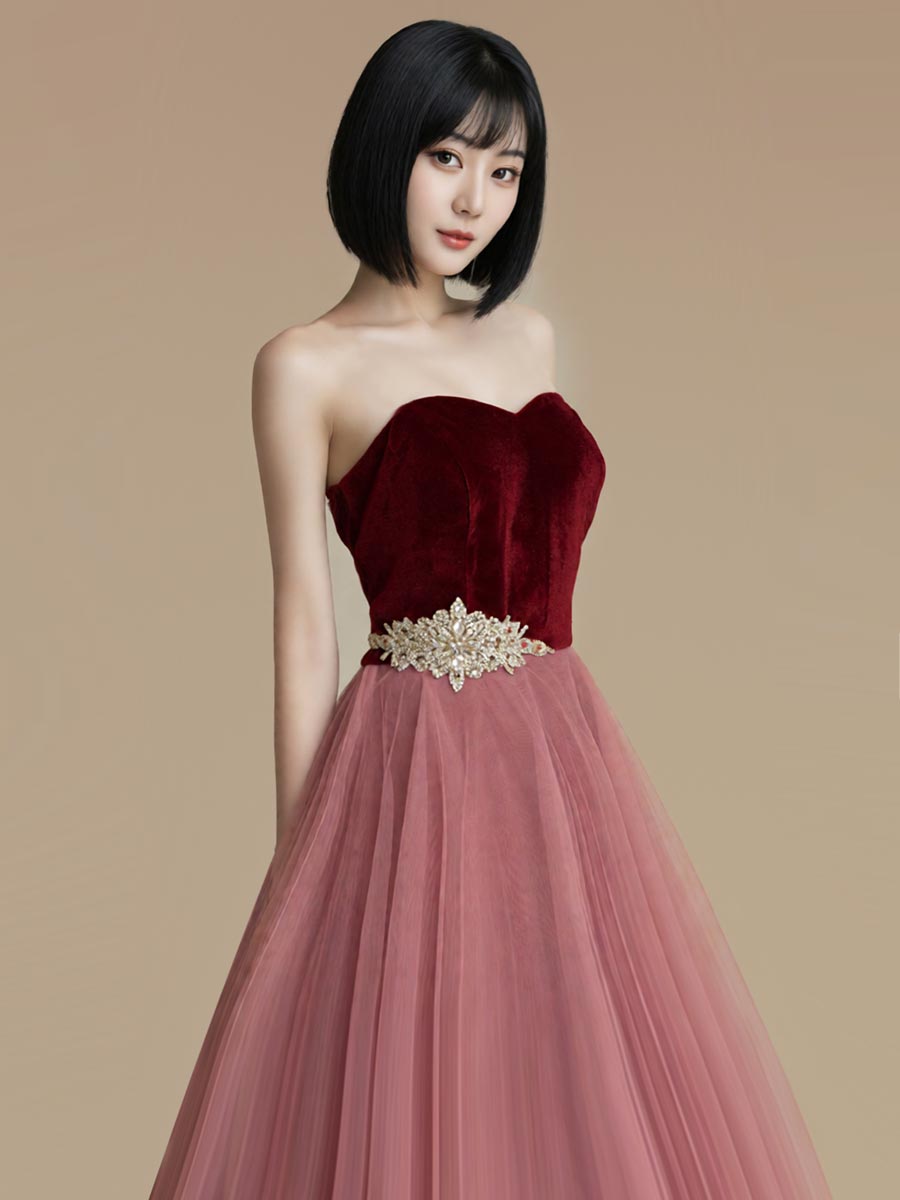 ローズピンクチュールスカートとワインレッドベロアバストの組み合わせ