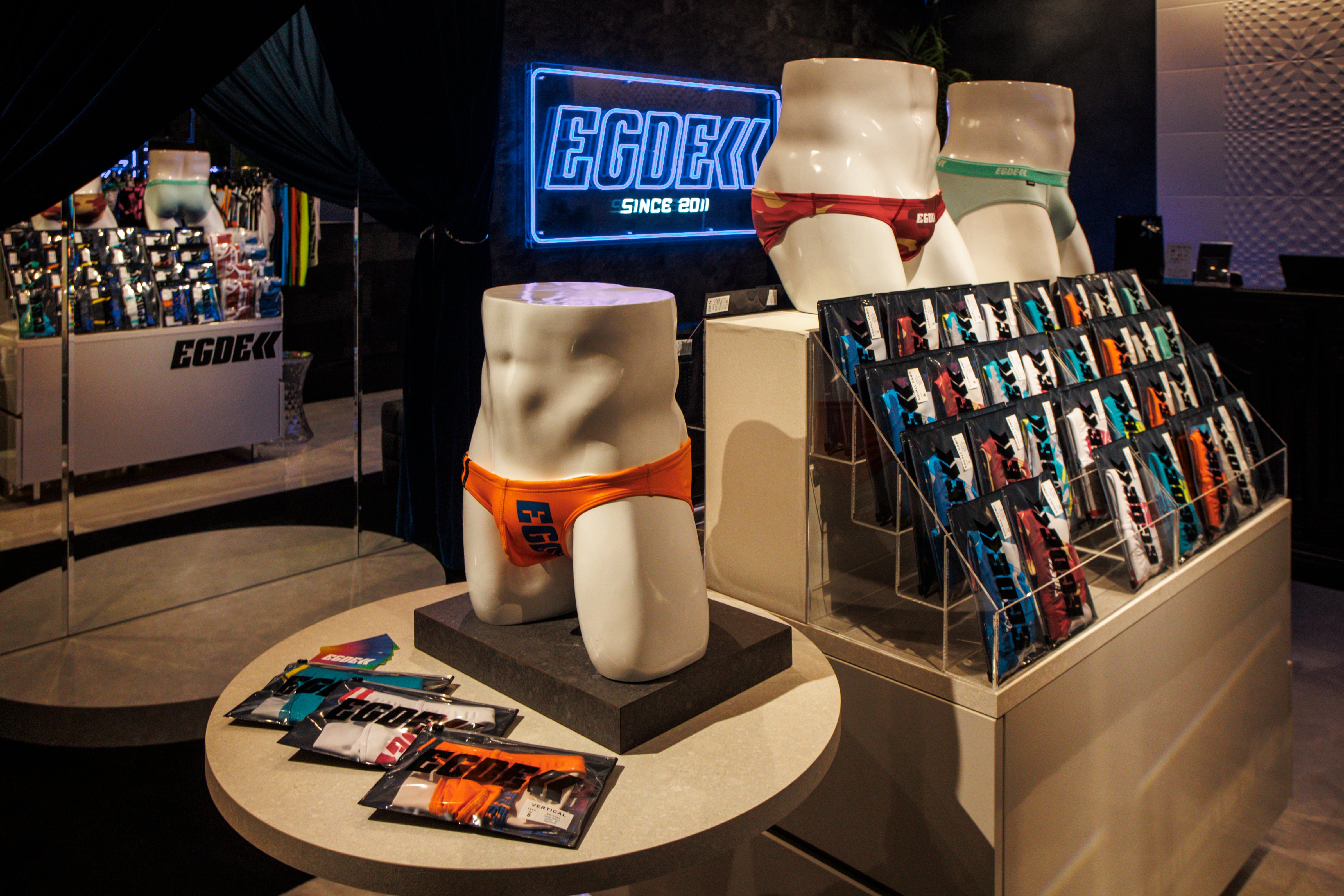 2D2A0430r.jpg?v=1764310759&