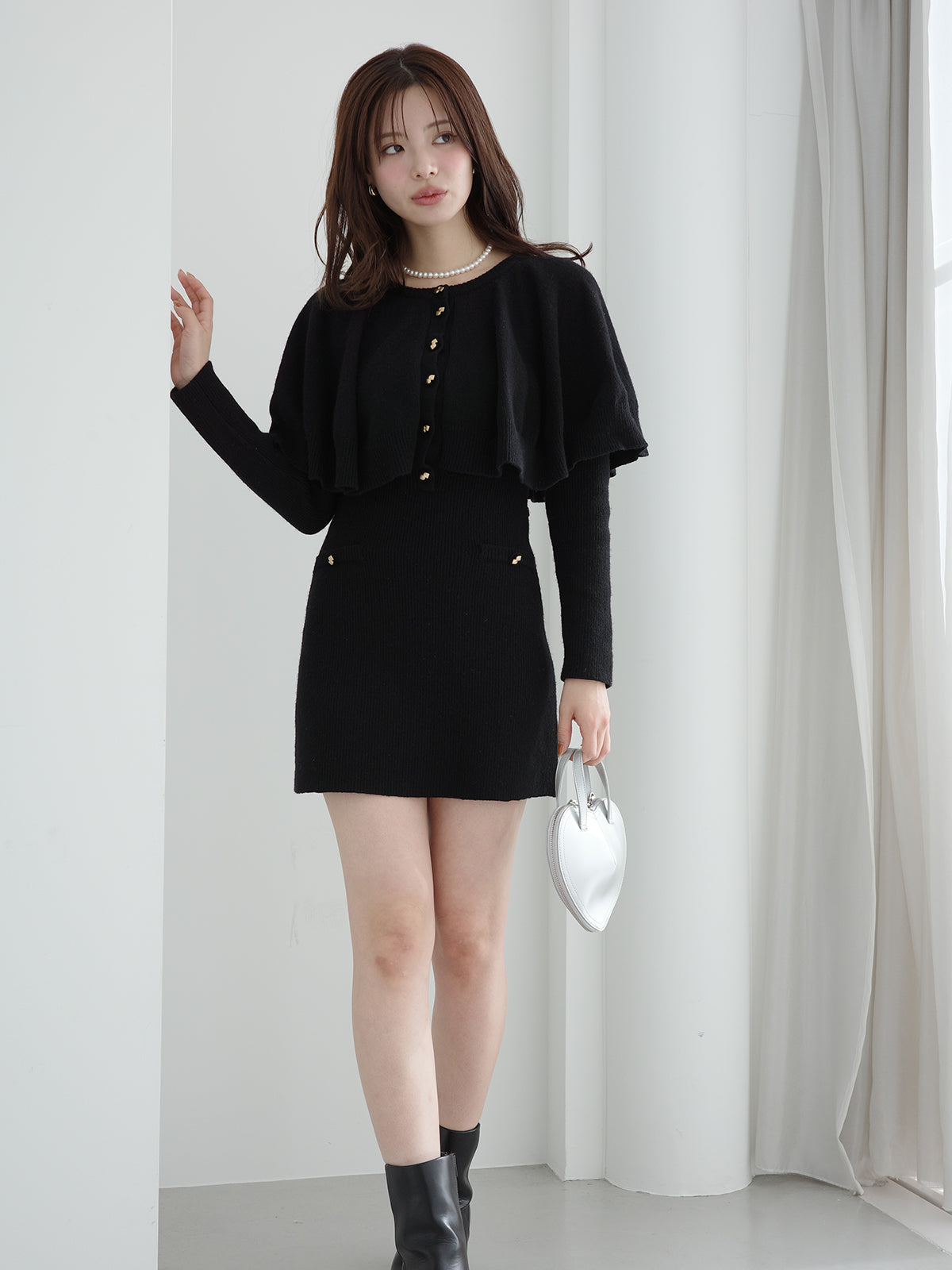 ケープデザインニットワンピース