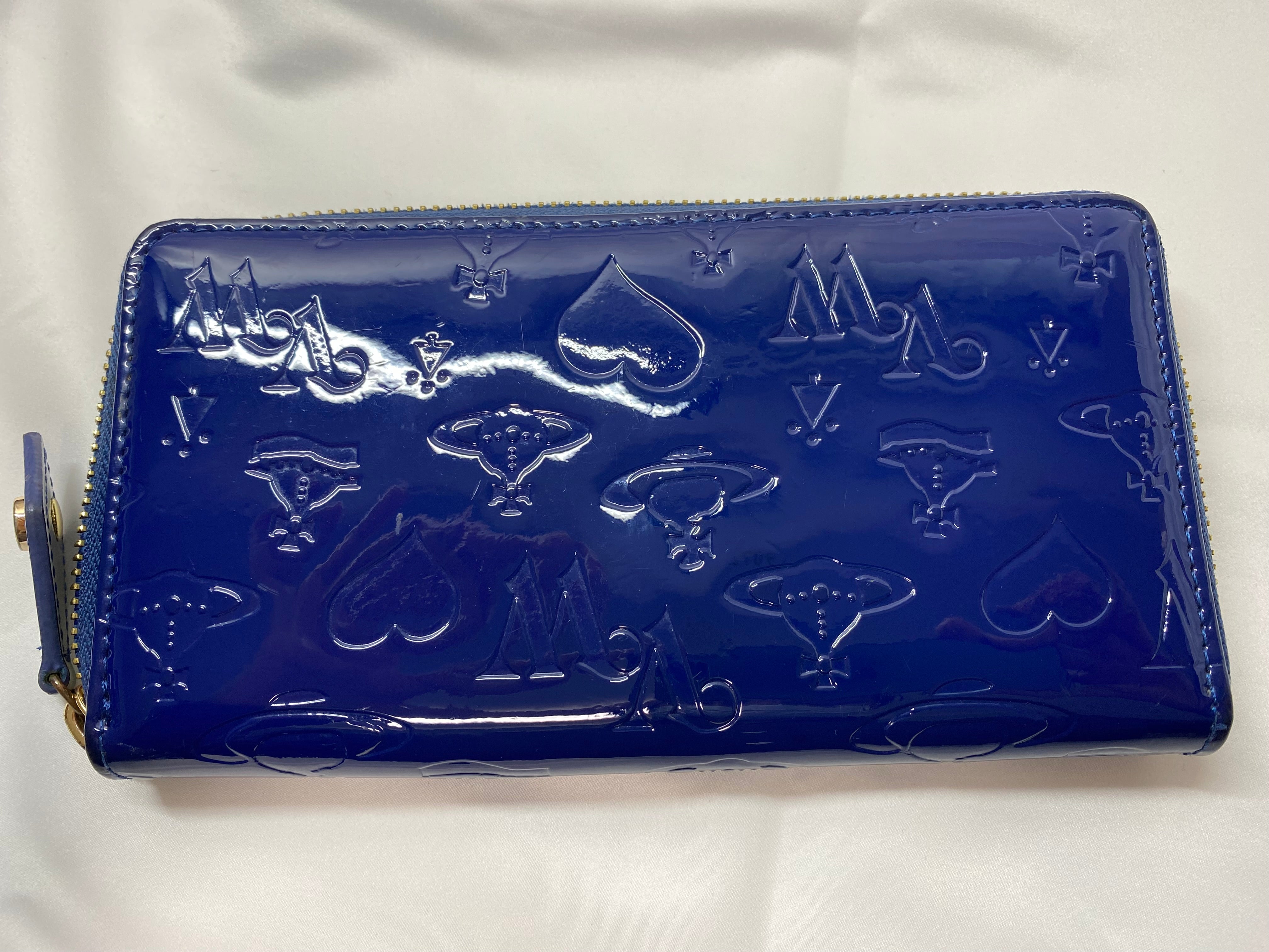 ヴィヴィアンウエストウッド ラウンドファスナー長財布 エナメルブルー