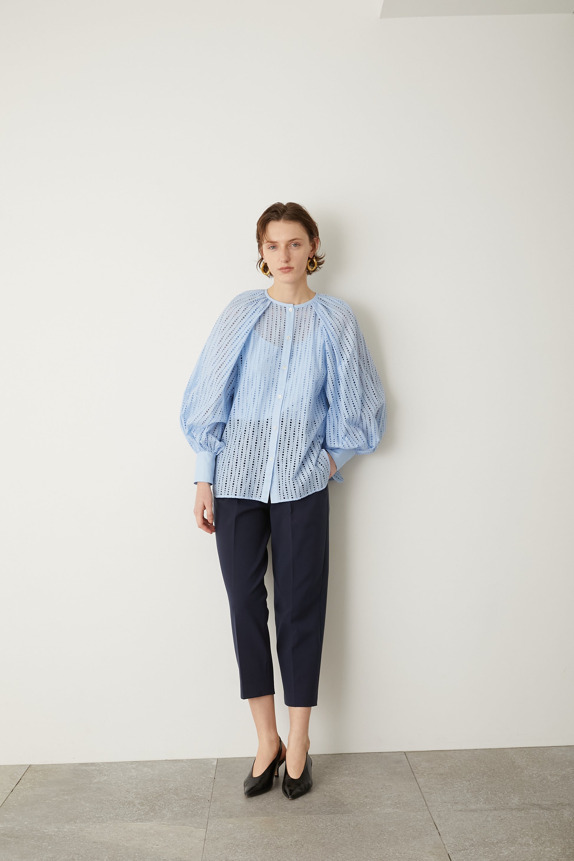 エンブロイダリーシャツ【BLUE】 – ELLIE