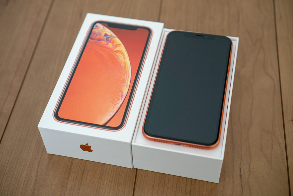 iPhone XR コーラル開封レビュー。旧モデルと比較すると差がない