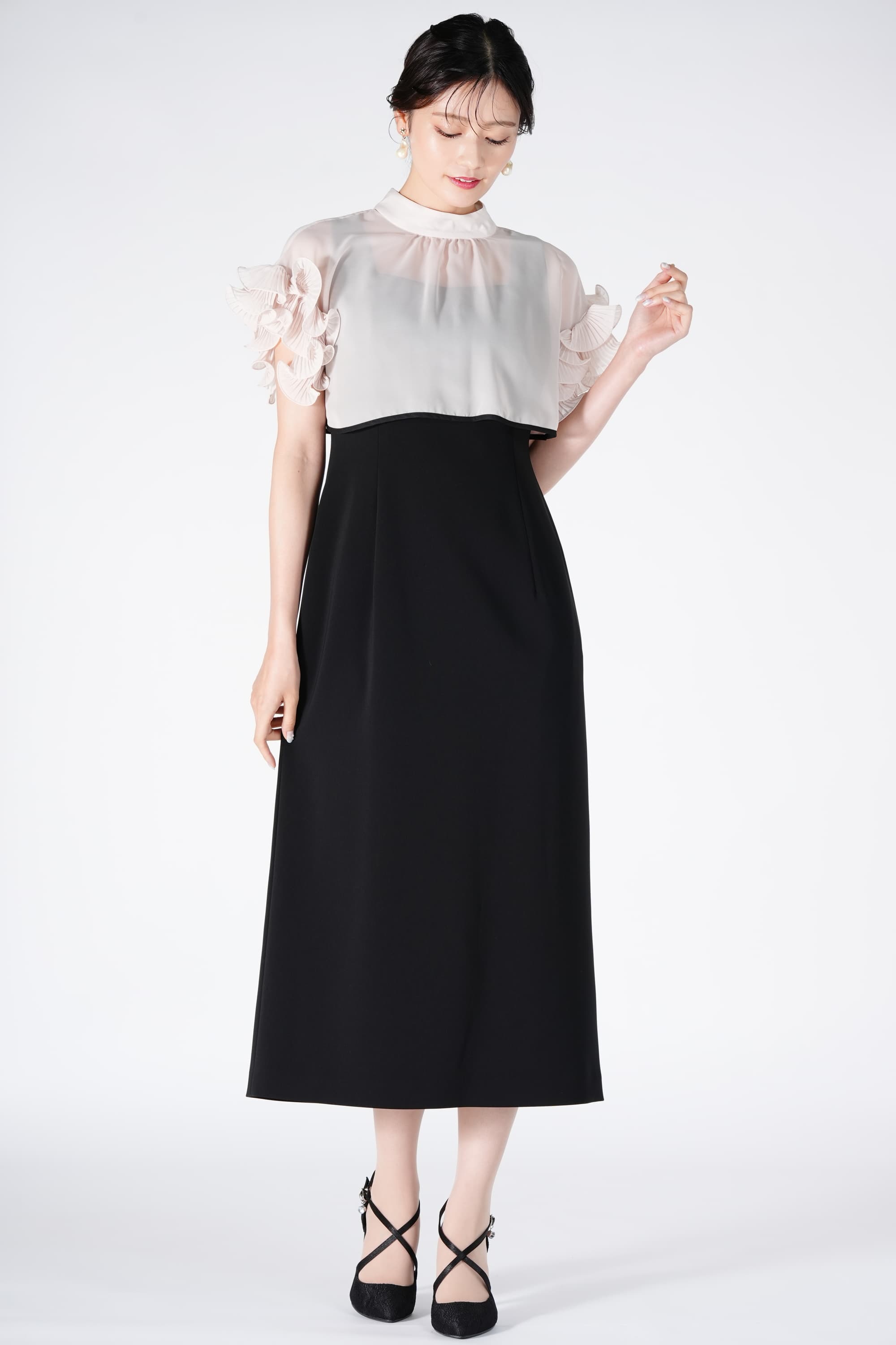 CELFORD プリーツフリル袖アイボリー×ブラックドレス (M) をレンタル