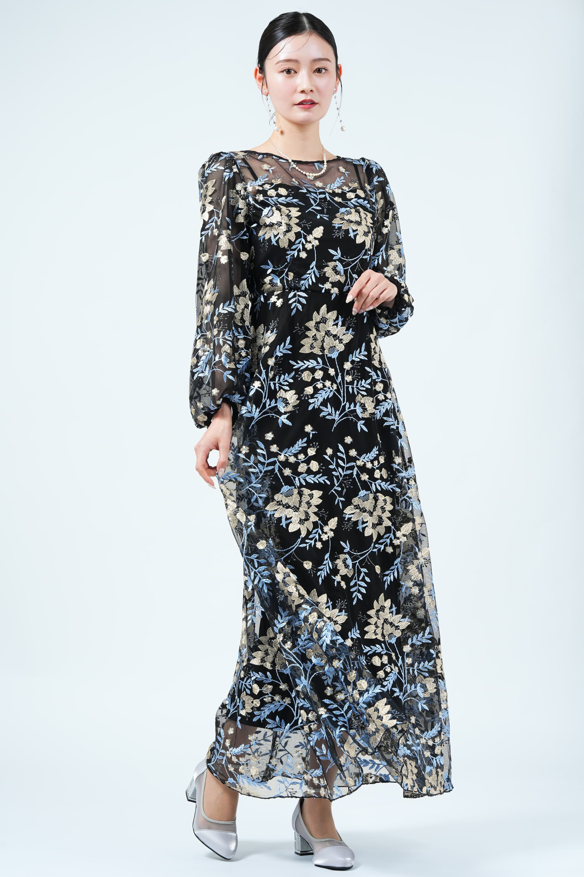 Kastane レトロフラワー刺繍マルチブラックドレス (S) をレンタル