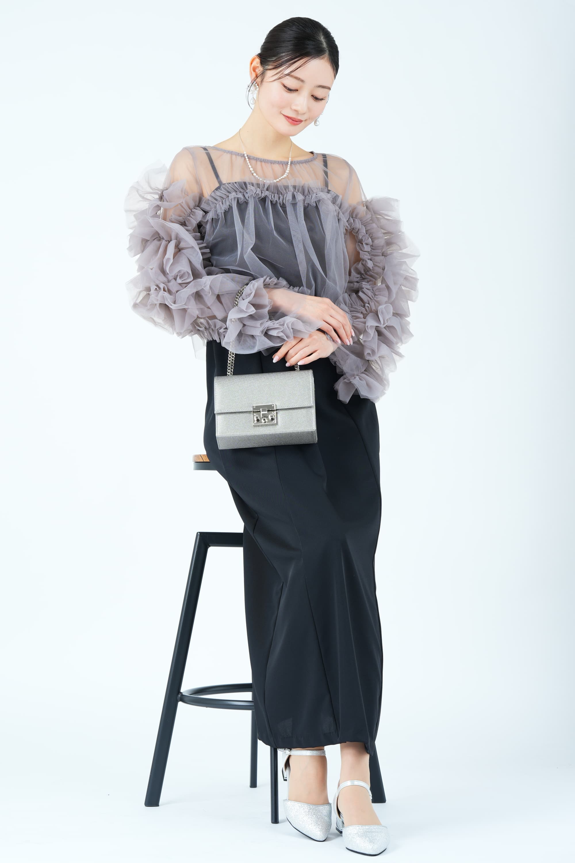 Discoat グレーチュールフリルボレロ×ブラックドレス (S) をレンタル