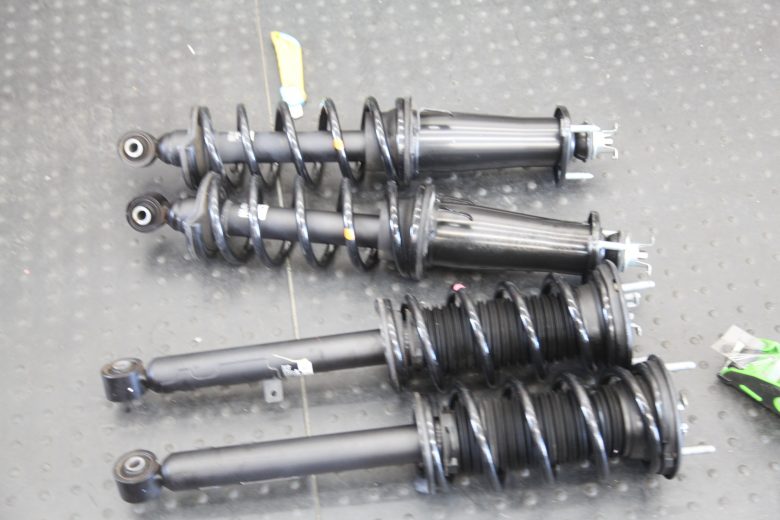 クラウンハイブリッド 200系 純正 サスペンション 純正サス ショック