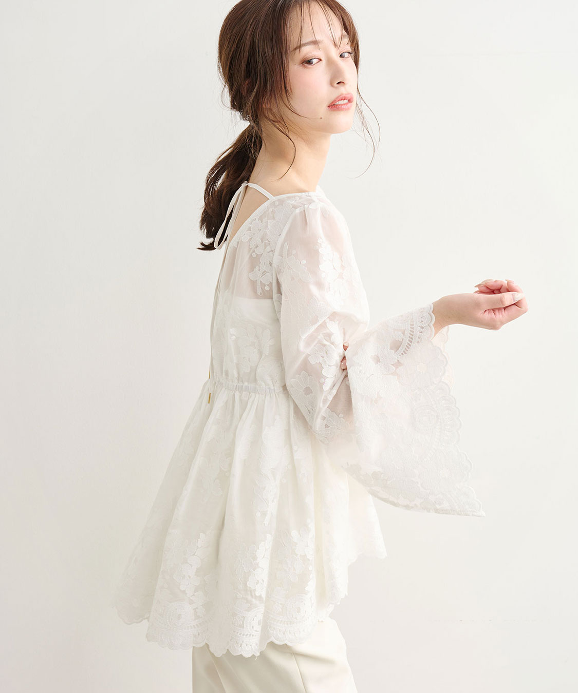 フラワー刺繍ブラウス｜PETAL ONLINE（ペタルオンライン）