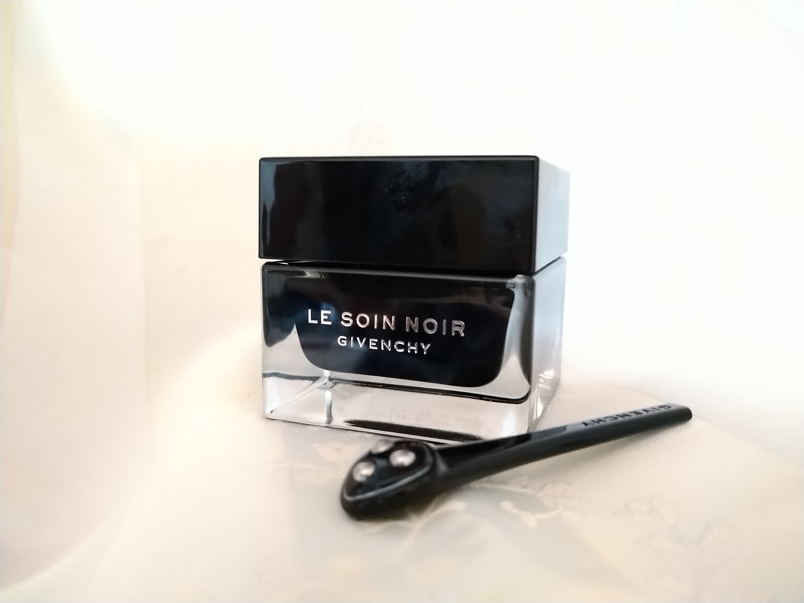 ジバンシイ / ソワン ノワール クレーム ユー Nの公式商品情報｜美容