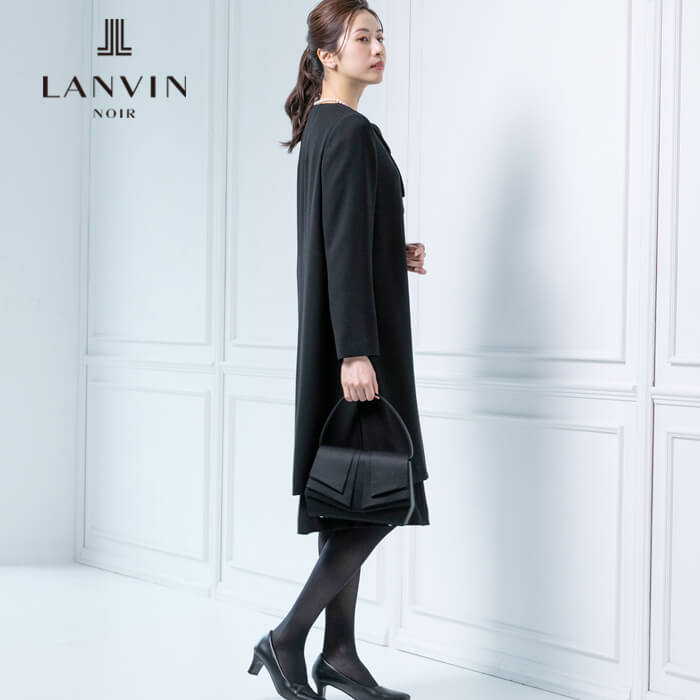 ドレープデザインのブラックバッグ ・ブラック｜東京ソワール