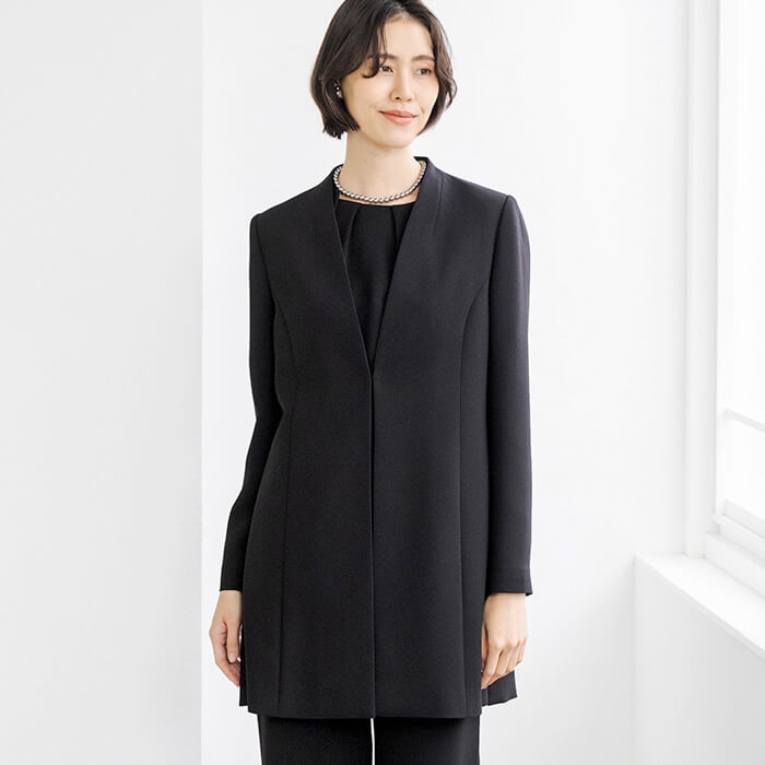 前開きフリルカラーのアンサンブル 9号・ブラック｜東京ソワール