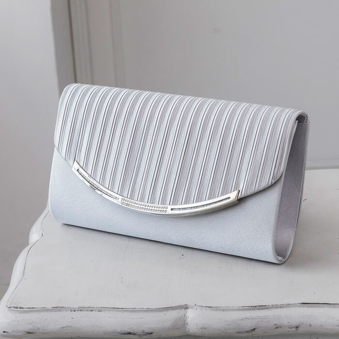 プリーツデザインのパーティーバッグ ・シルバー｜東京ソワール