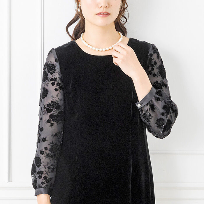 オパール袖のベルベットワンピース 9号・ブラック｜東京ソワール