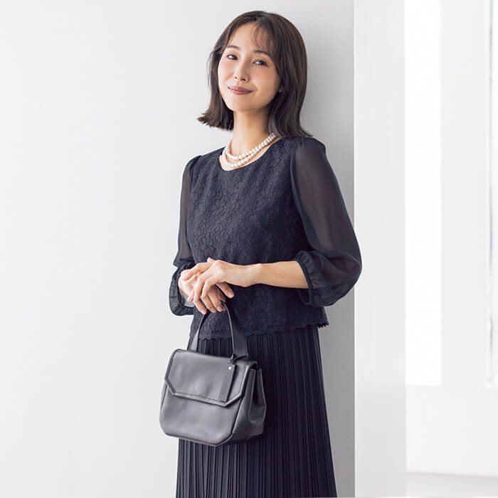 素材感の変化で魅せる大人のセレモニースーツ 9号・ネイビー｜東京