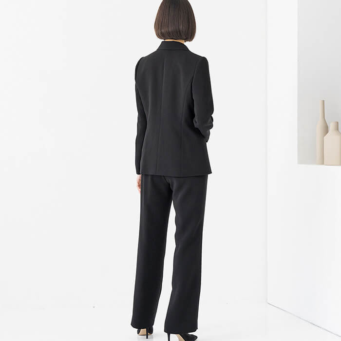 暖か素材のパンツスーツ 17号・ブラック｜東京ソワールオンラインストア