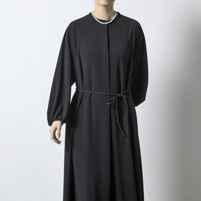 体型も年齢も包み込む、お手入れ楽々万能ドレス M・ブラック｜東京