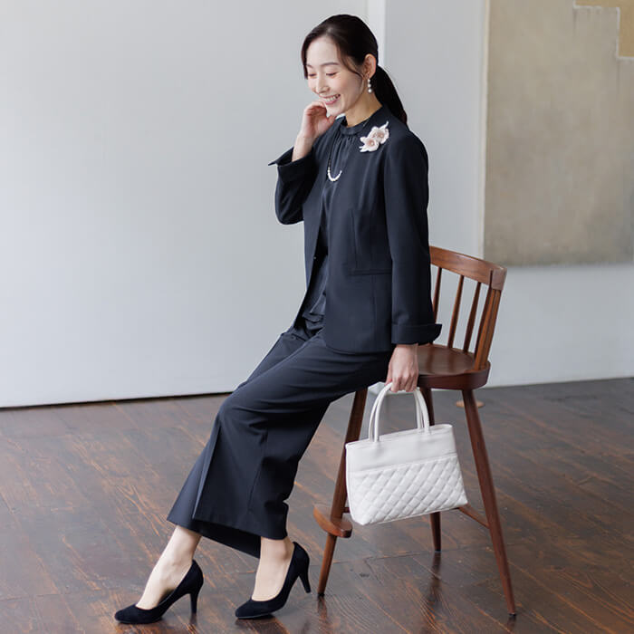 洗える｜大人の頼れるパンツスーツ 9号・ネイビー｜東京ソワール