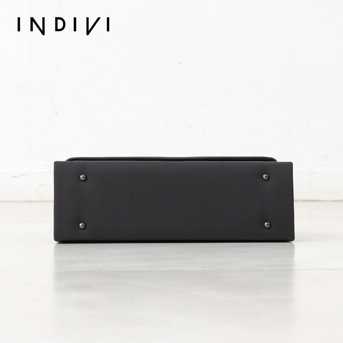 撥水加工】幅広切り替えのフォーマルバッグ ・ブラック｜東京ソワール