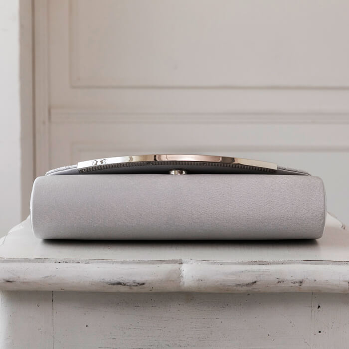 プリーツデザインのパーティーバッグ ・シルバー｜東京ソワール