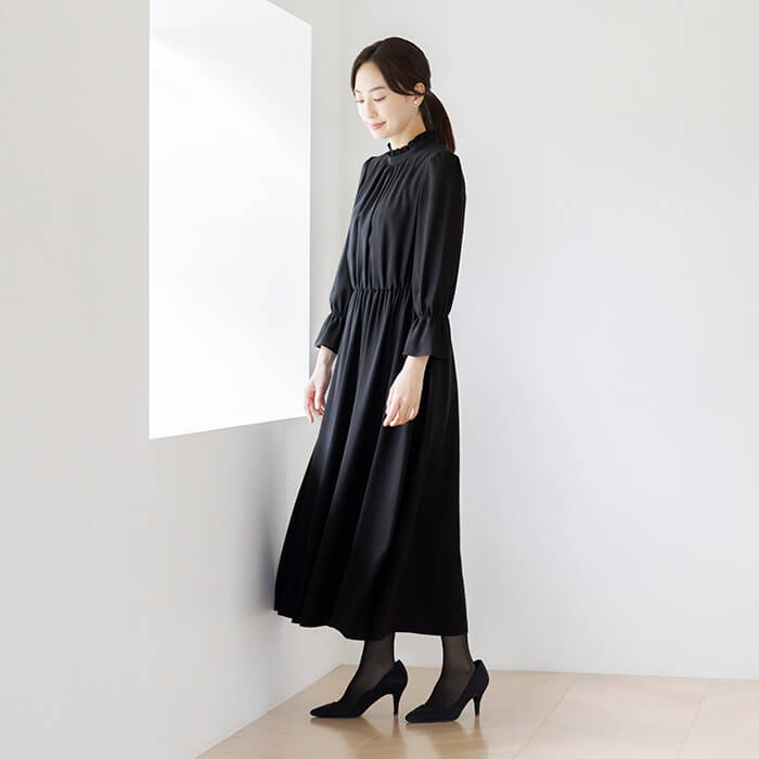 ギャザーワンピースのアンサンブル 9号・ブラック｜東京ソワール