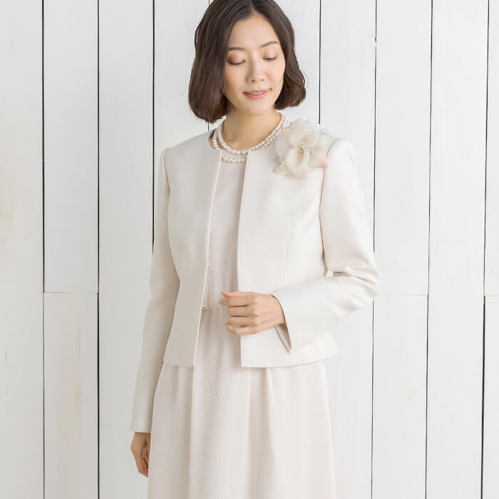 シックな印象のブーケコサージュ ・ネイビー｜東京ソワールオンライン