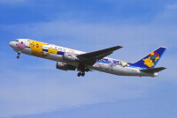 羽生結弦選手のANA公式アクスタ!! 貴重な写真入りグッズ 4/12発売