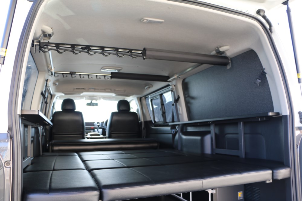 ハイエースリアサイドガラス窓埋めインテリアパネル防音断熱艶なし黒