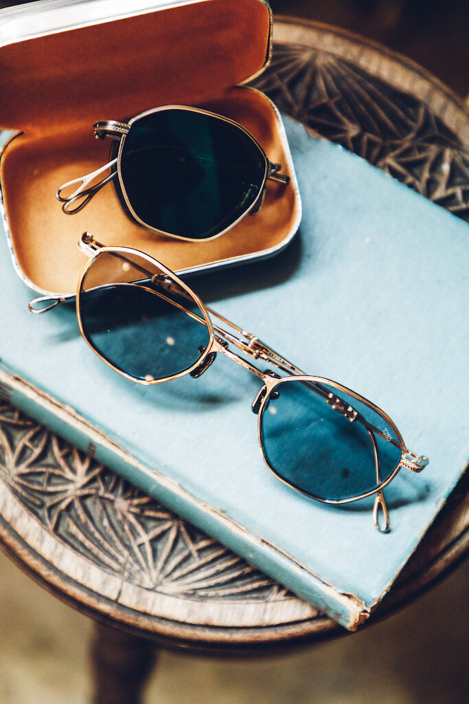 個性と知性が融合した《アイヴァン 7285》のフォールディング