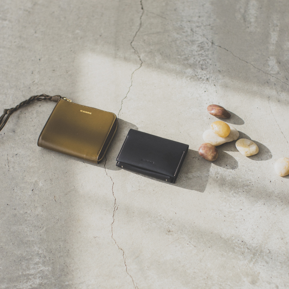 一度は手にしてほしい《ジル サンダー》の美しいレザーウォレット