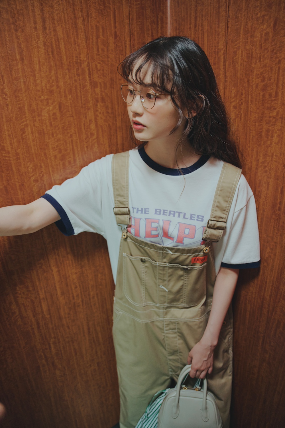 ベージュのオーバーオールに合うのは？プリントTシャツを選ぼう【FUDGE